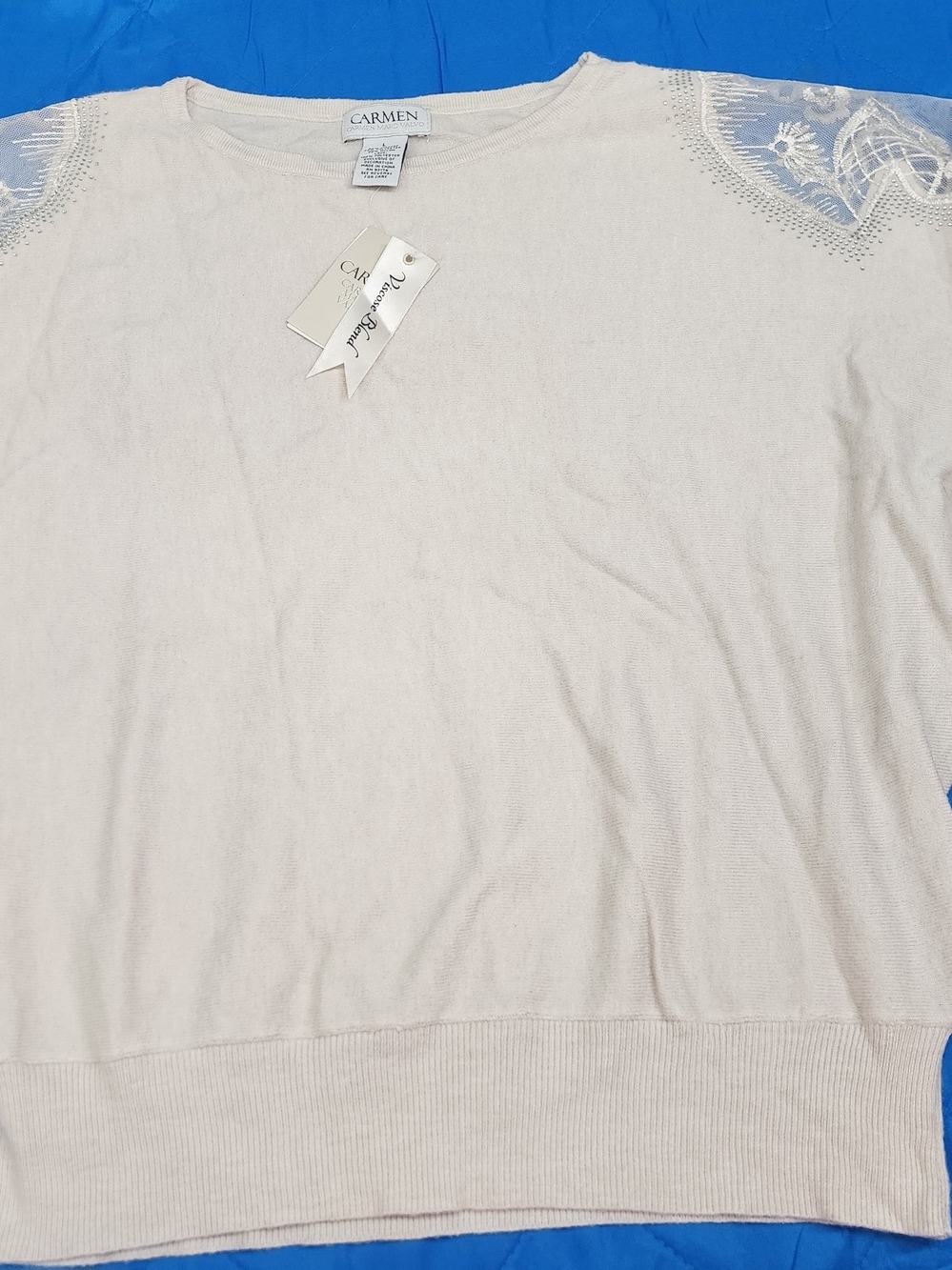 Carmen Marc Valvo Cream Knit Top with Ribbon Tag